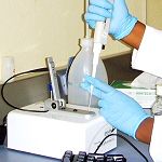 Loading a nucleic acid sample on a NanoDrop Spectrophotometer